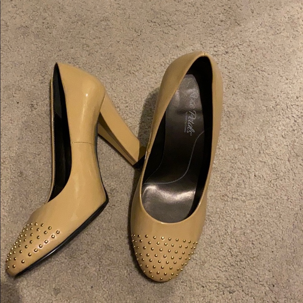 Tan Heels - Picture 8 of 10